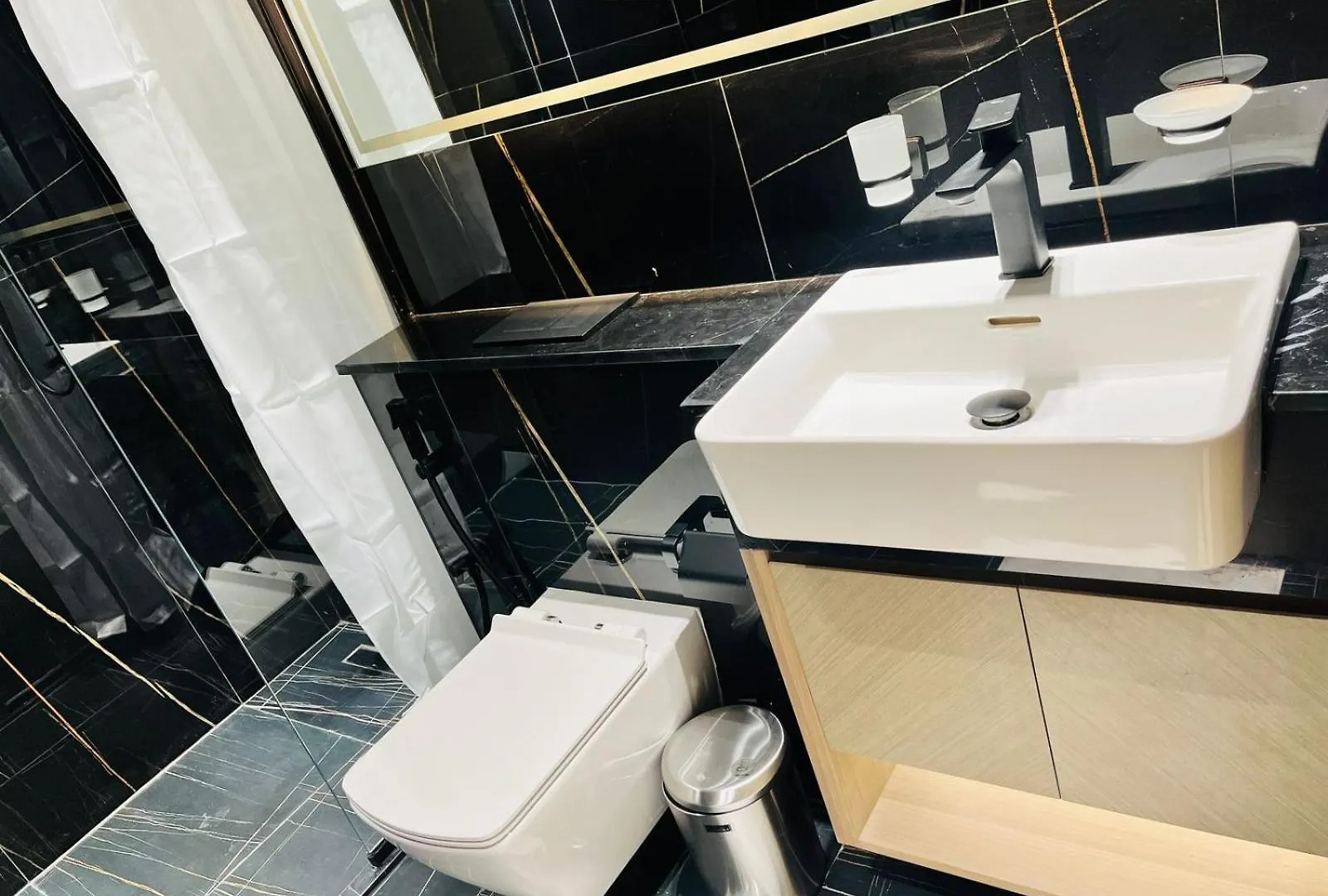 Dvr 1Br Apartment Available In Binghatti Corner Dubai 0*,